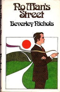 My 1975 W.H. Allen edition - I'm not sure who the dapper fellow on the cover is, but it cerainly ain't Horatio Green!